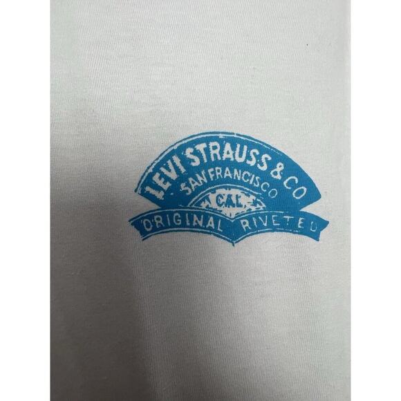 Short Sleeved White Levi Strauss Tee In A Men’s XS - Picture 4 of 8